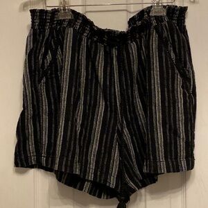 BRIGGS Women’s XXL Black/White Striped Linen blend Pull-on Shorts